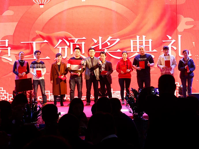 春旺2018年四季度优秀员工合影.jpg 春旺2018年四季度优秀员工合影.jpg
