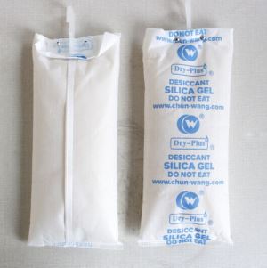 কনটেইনারের মধ্যে একটি হুক সঙ্গে Silicagel